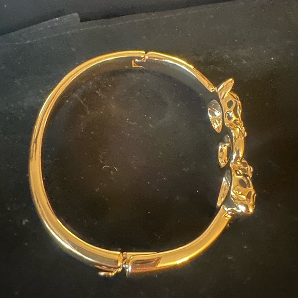 Diamot Leopard Golden Hinged Bangle Bracelet - Picture 7 of 9